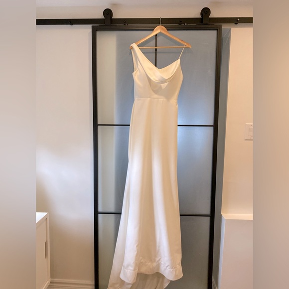 Elavonza Bridal “Peru” Dress • US Size 4 • Elegant & Simple - Picture 2 of 8
